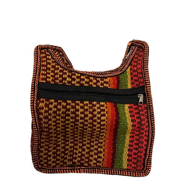 NWOT Sling Back Pack Convertible Shoulder Bag and Backpack Handwoven in Peru - Picture 6 of 9